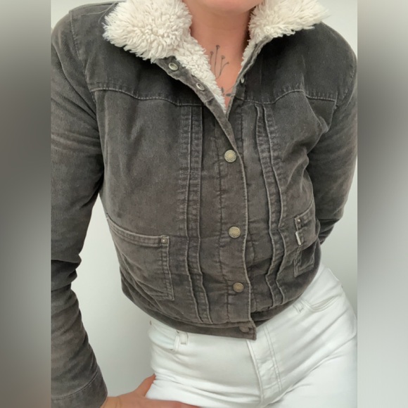 Levis Cropped Cordurouy Sherpa Jacket - Picture 4 of 13
